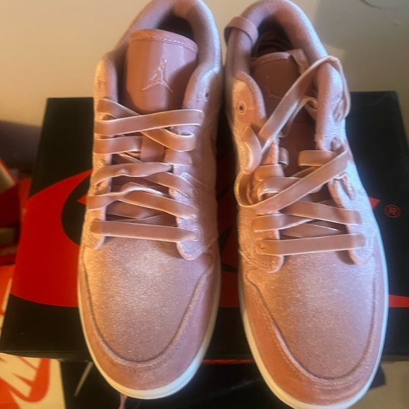 Jordan Women's Athletic Shoes Air Jordan 1 Low SE Pink Velvet - Picture 3 of 6